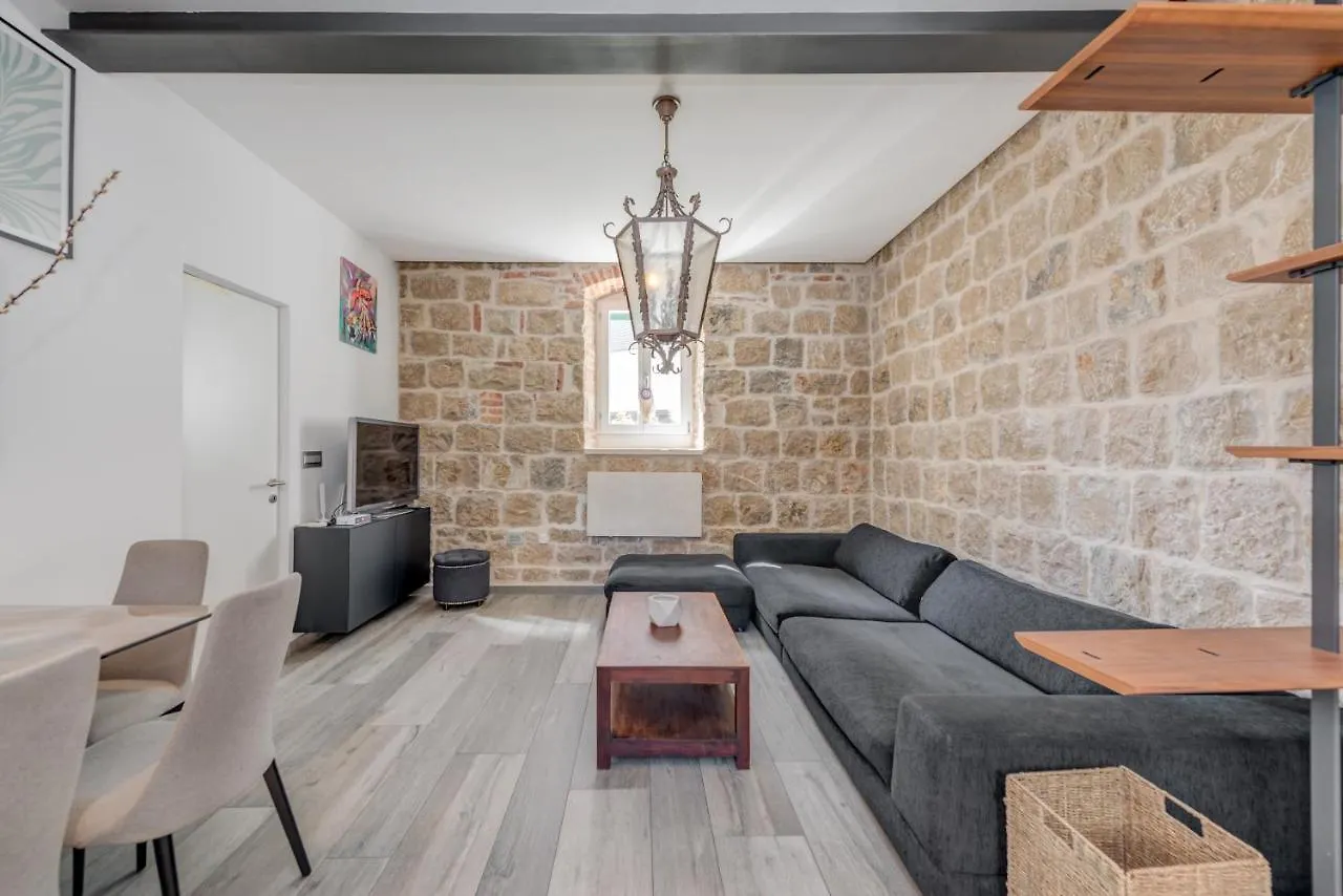 Funky Donkey Apartment Split